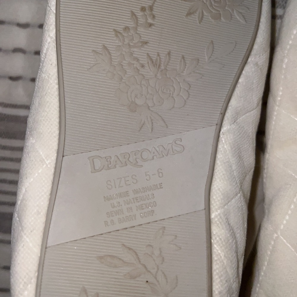 Like New; Ivory DearFoams; Size 5-6; Machine washable; worn twice in house - Picture 4 of 5